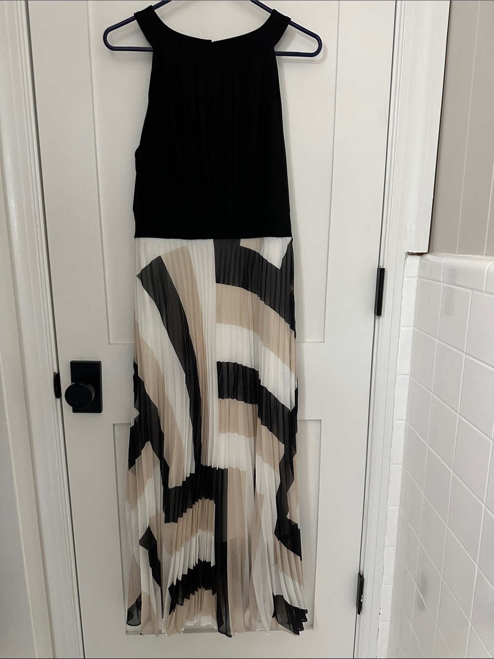 Studio I Black Bodice Pleated Maxi with Beige & White Abstract Skirt